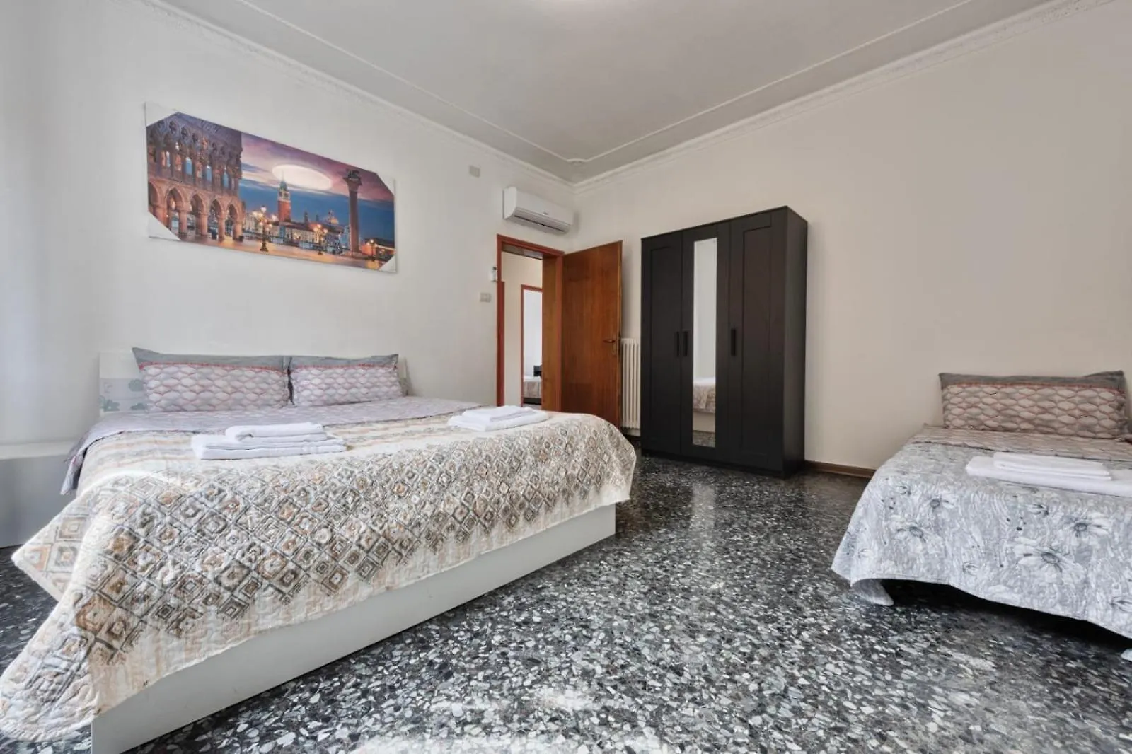 Cozy Best Apartment In City With Free Parking Venedig