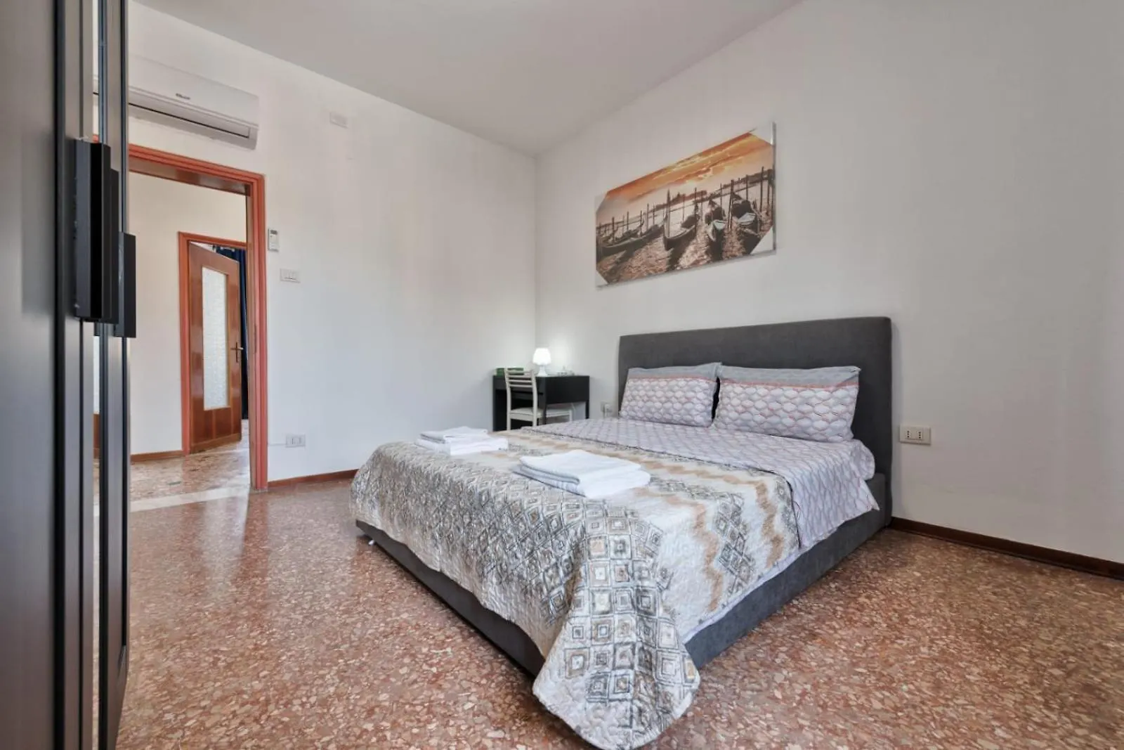 Cozy Best Apartment In City With Free Parking Wenecja